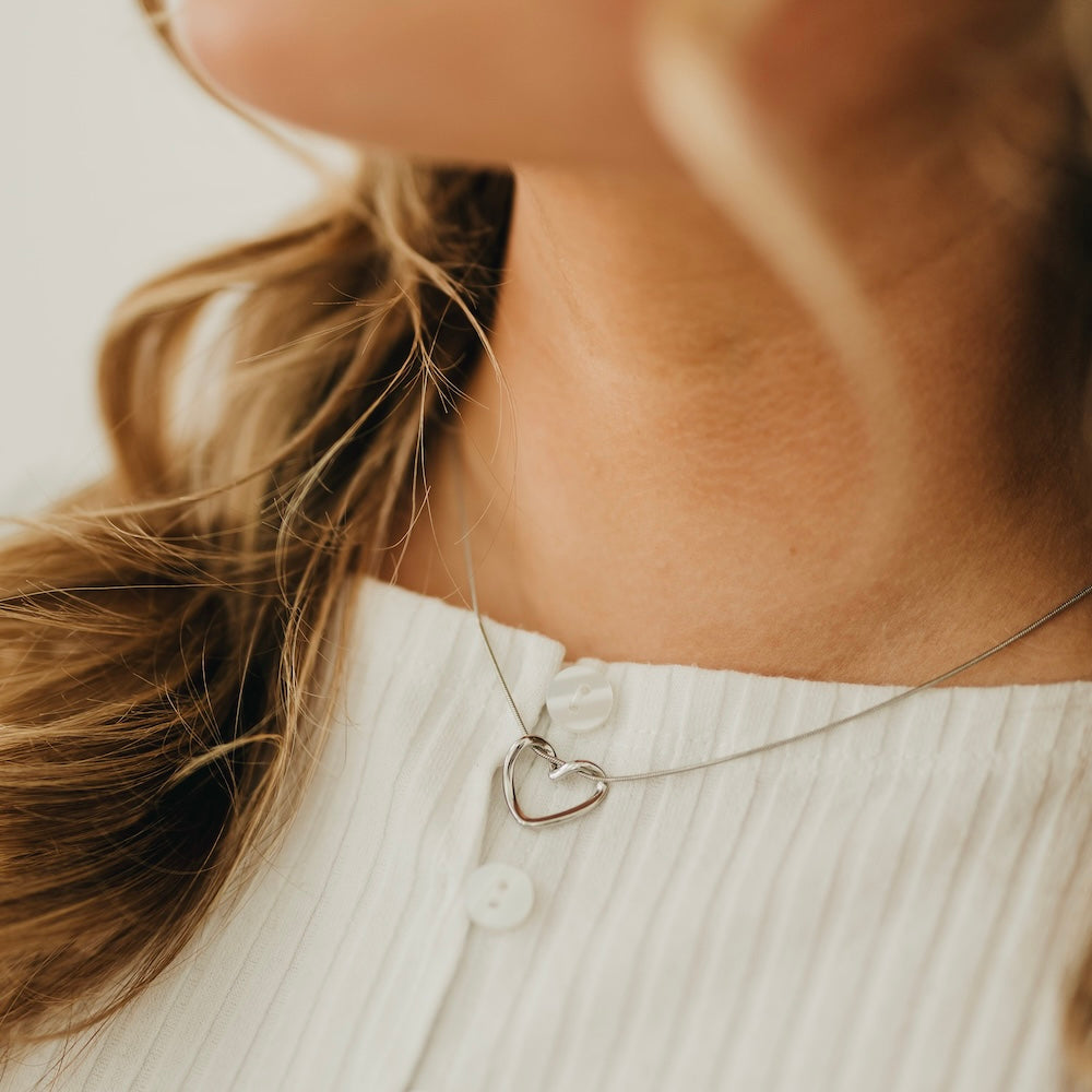 Tangled in Love Heart Necklace - WATERPROOF-Necklace-Pretty Simple