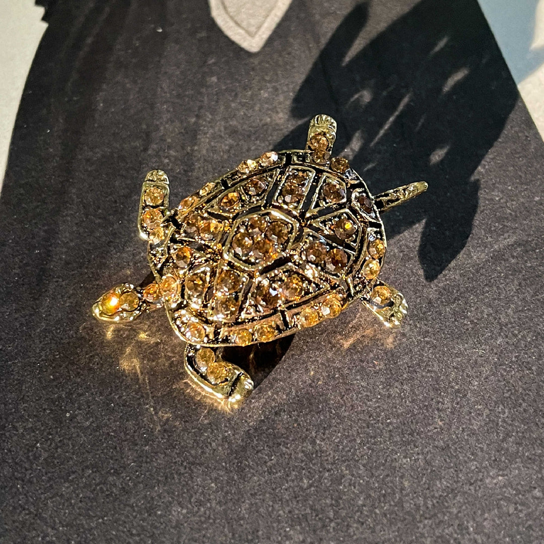 Sea turtle amber stone brooch